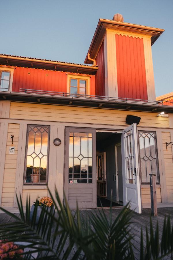 Hotel Strana Halleviksstrand Exterior photo